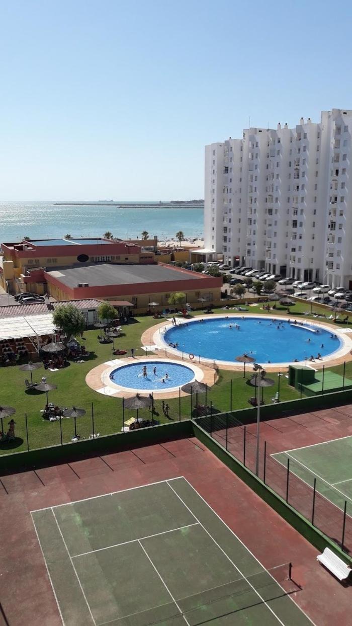 Gatu Arena " Preferente Mayores De 25 Anos Y Familias " El Puerto de Santa María Esterno foto